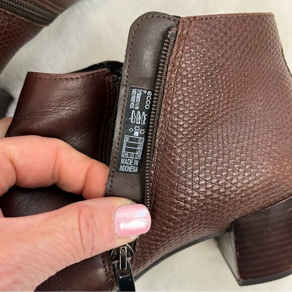 Ecco Women’s Booties Heeled Ankle Boots Zip Snake Print Brown Size 8 - Picture 8 of 9